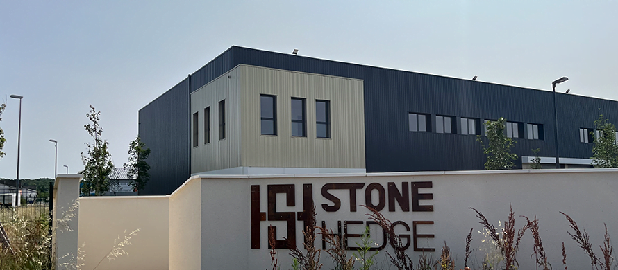 Comment STONEHEDGE optimise la gestion de ses panneaux de permis de construire avec Attestis