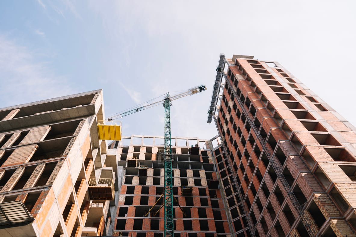[Infographie comparative] Affichage du permis de construire : déléguer ou externaliser ?